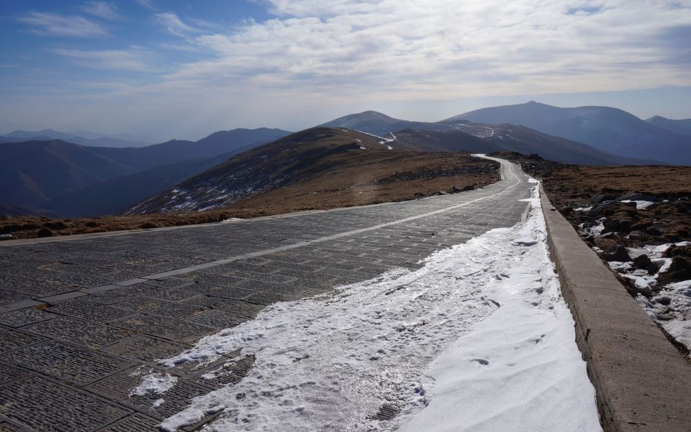 冬天寒冷下雪天的五台山日出时大自然美景高清电脑桌面壁纸图片
