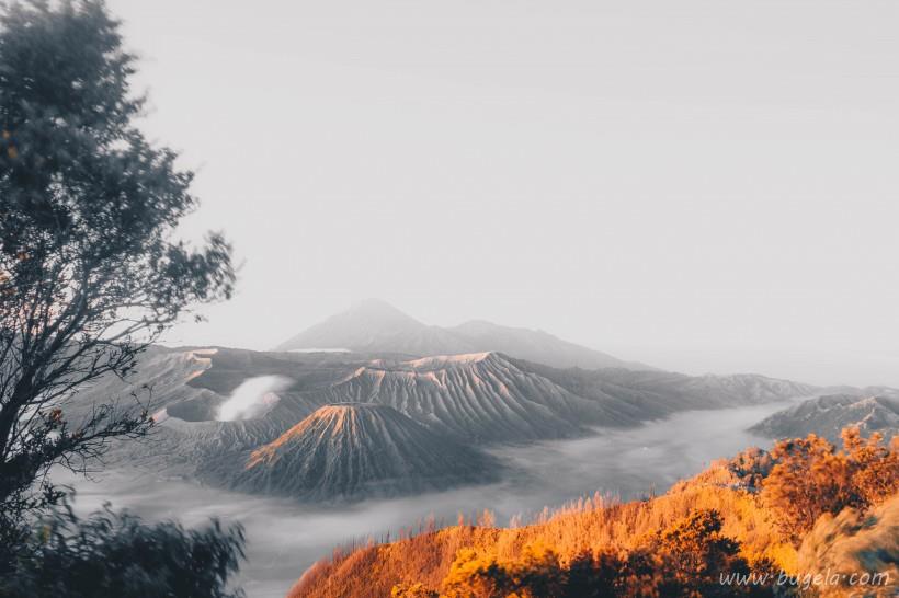 好看雾气蒸腾的火山图片大全