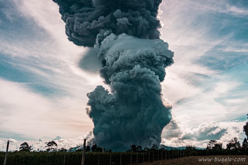 好看雾气蒸腾的火山图片大全
