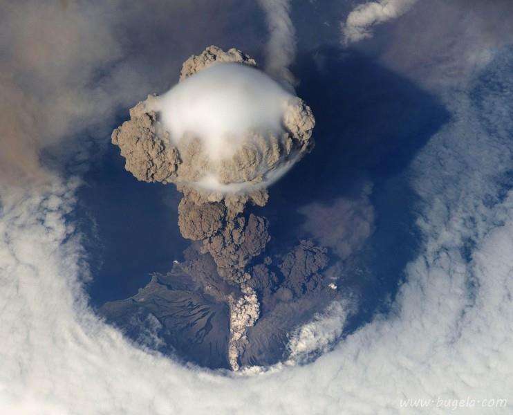 好看雾气蒸腾的火山图片大全