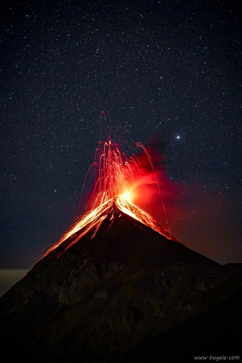 好看雾气蒸腾的火山图片大全