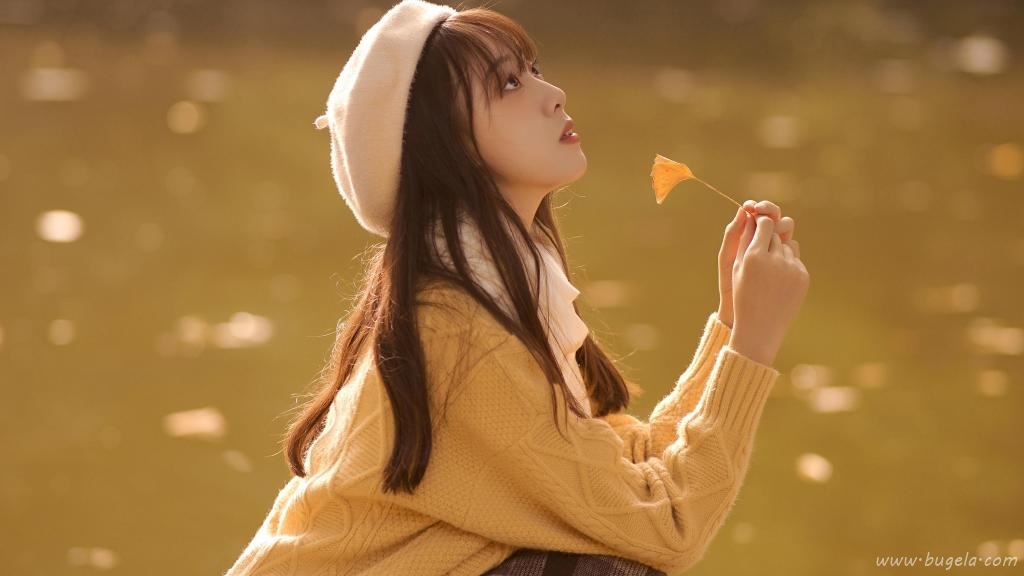 美女秋天动人图片