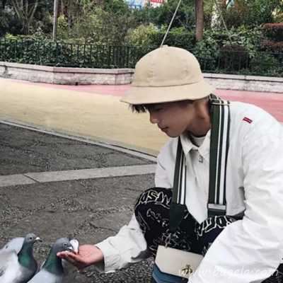 一对两张年轻学生伴侣头像图片