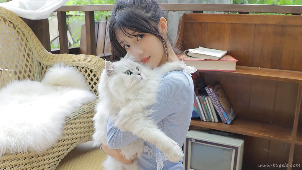 气质出众长腿美女图片