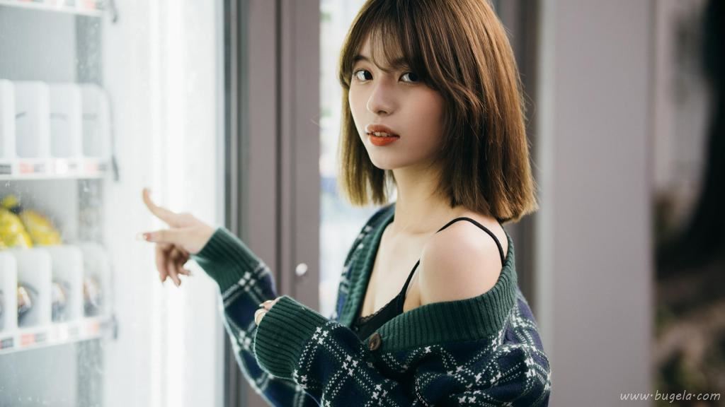 气质短发美女图片