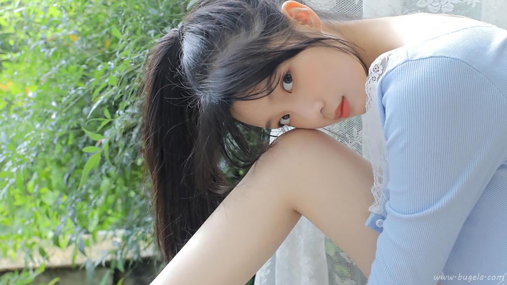 气质出众长腿美女图片
