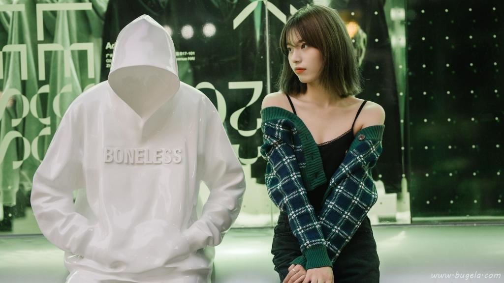 气质短发美女图片