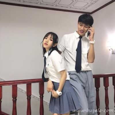 一对两张年轻学生伴侣头像图片