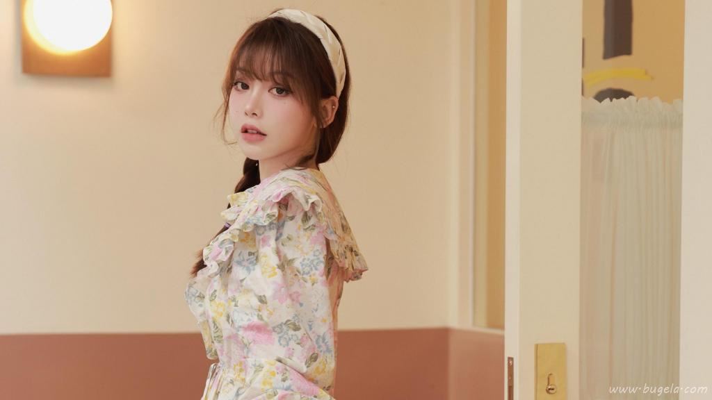 倩丽大方美女迷人图片