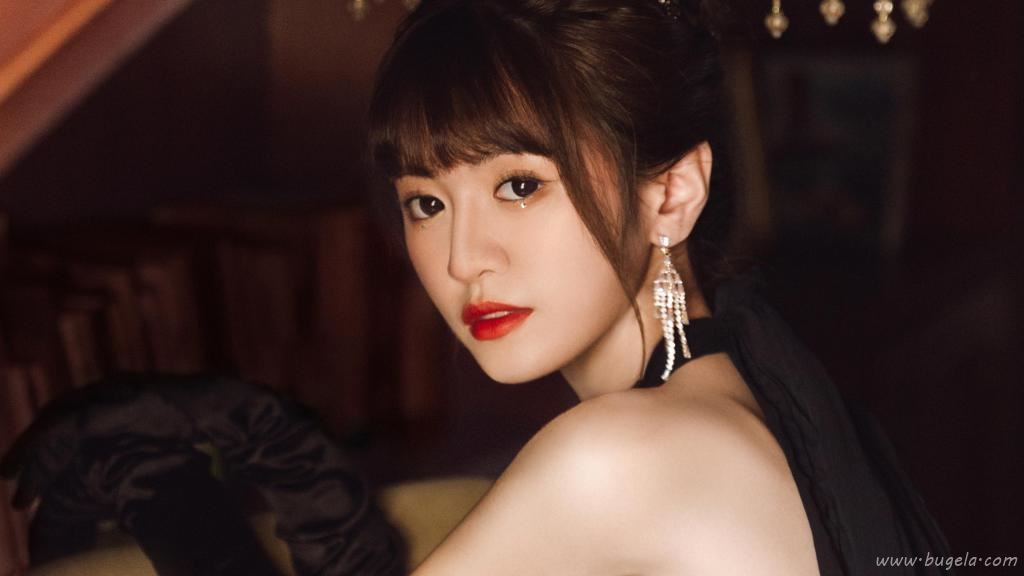 美女万圣节主题风光图片