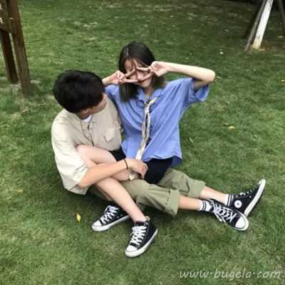 一对两张年轻学生伴侣头像图片