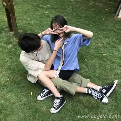 一对两张年轻学生伴侣头像图片