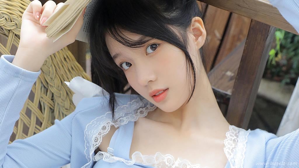 气质出众长腿美女图片