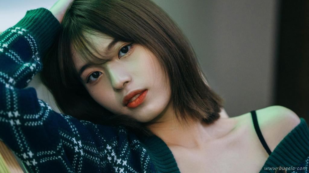 气质短发美女图片
