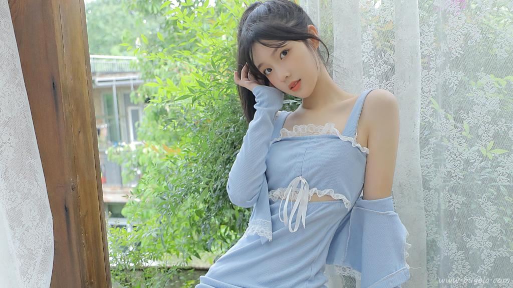 气质出众长腿美女图片