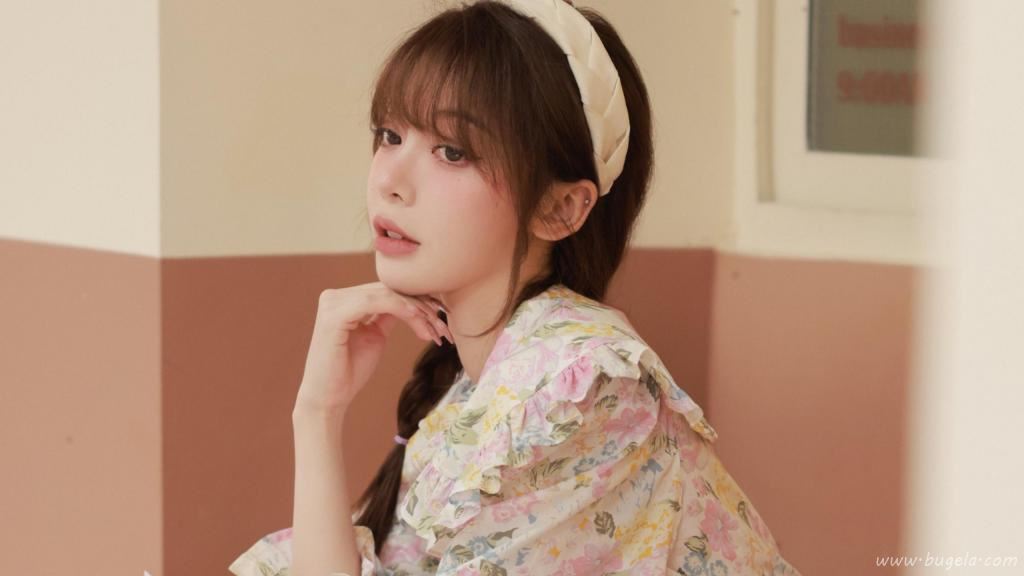 倩丽大方美女迷人图片