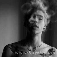 一男一女吐烟恋人帅气头像图片