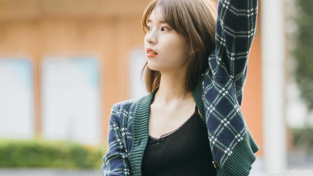 气质短发美女图片