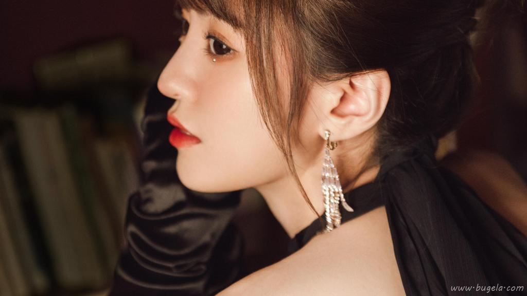 美女万圣节主题风光图片