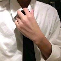 拽领带图片（霸气女生扯领带图）