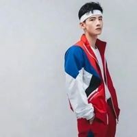 穿匡威的男生图片_匡威帆布鞋情侣头像