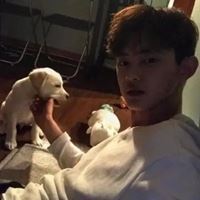 男生头像真人抱小动物 男生头像抱宠物的帅气