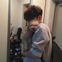 男生头像真人抱小动物 男生头像抱宠物的帅气