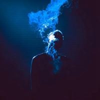 好看的黑白男头像（黑白相间发型男）