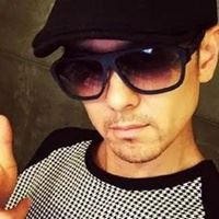 成熟沧桑胡渣男人头像漫画（颓废胡渣男头像卡通）