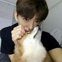 男生抱宠物头像大全_抱着宠物的动漫男生头像高清图片