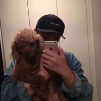 男生抱宠物头像大全_抱着宠物的动漫男生头像高清图片