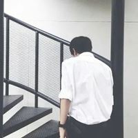 白色衣服男生头像高清_白色的男生头像