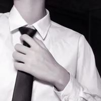 白色衣服男生头像高清_白色的男生头像