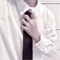 白色衣服男生头像高清_白色的男生头像