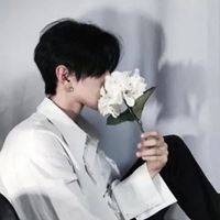 白色衣服男生头像高清_白色的男生头像