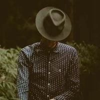 头像男生带帽子-带圣诞帽的男生头像