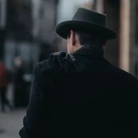 头像男生带帽子-带圣诞帽的男生头像