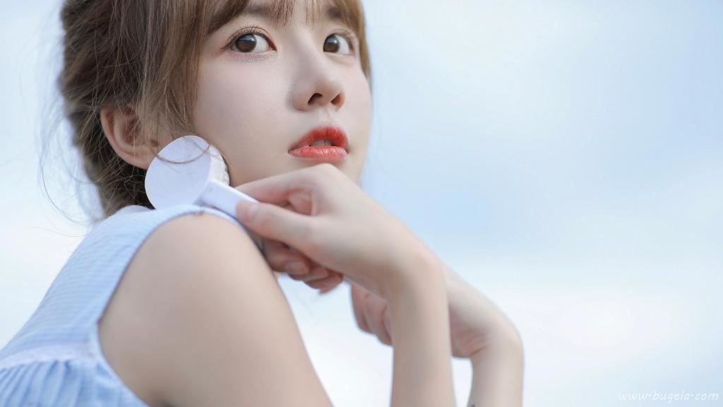 笑容甜美元气美女图片