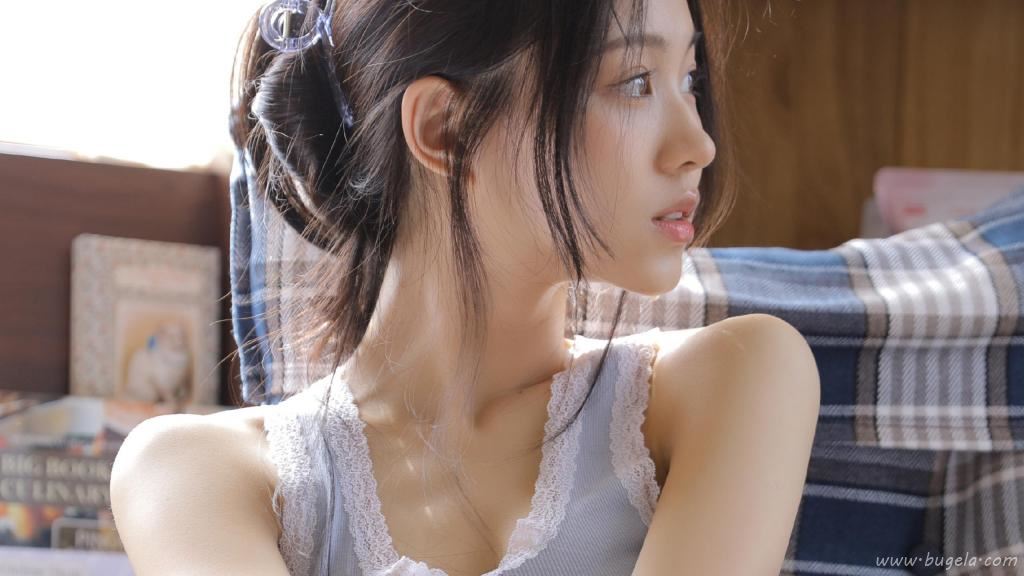 笑容甜美的美女图片