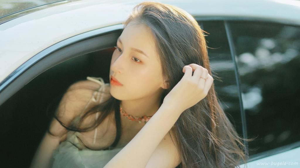 清新淡雅的美女图片