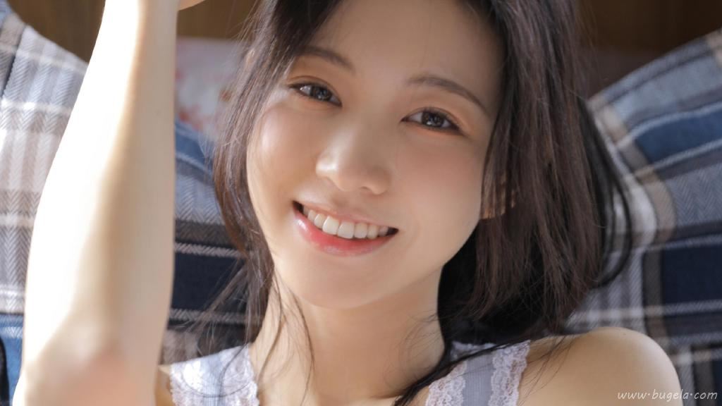 笑容甜美的美女图片