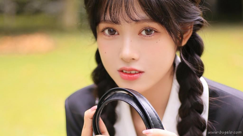美女秋天户外图片