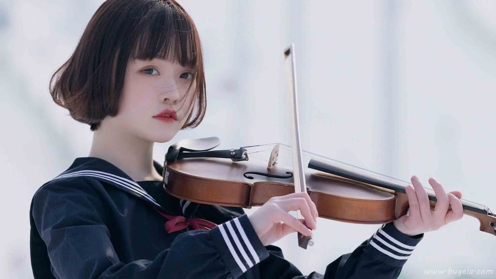 水手服短发美女户外图片