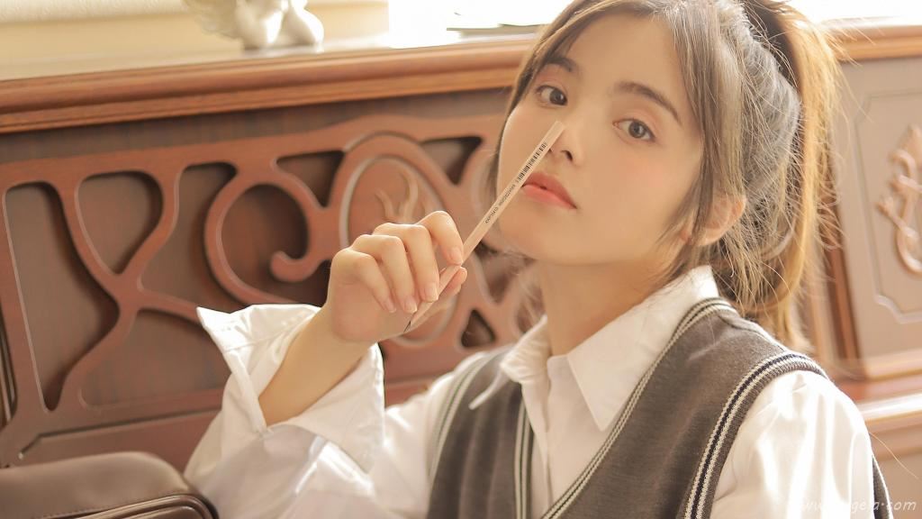 文艺气质美女图片