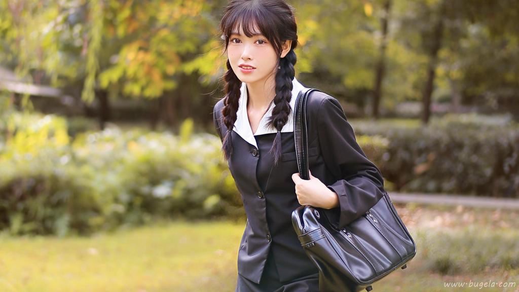 美女秋天户外图片