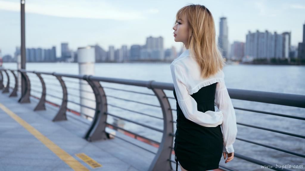 长腿美女街拍图片