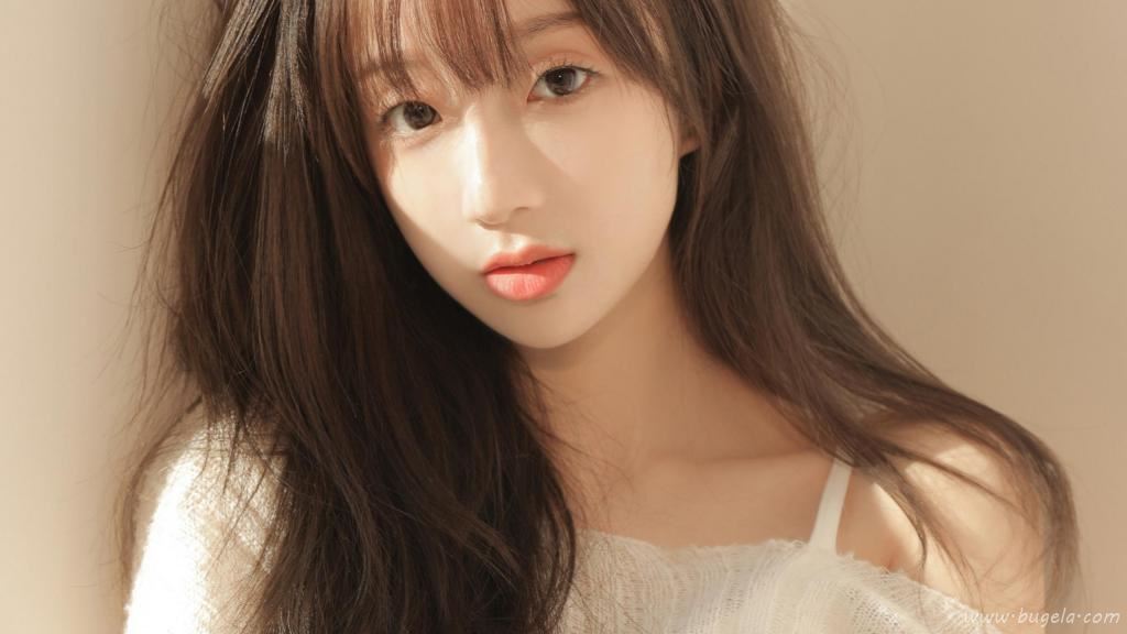 长发美女迷人图片