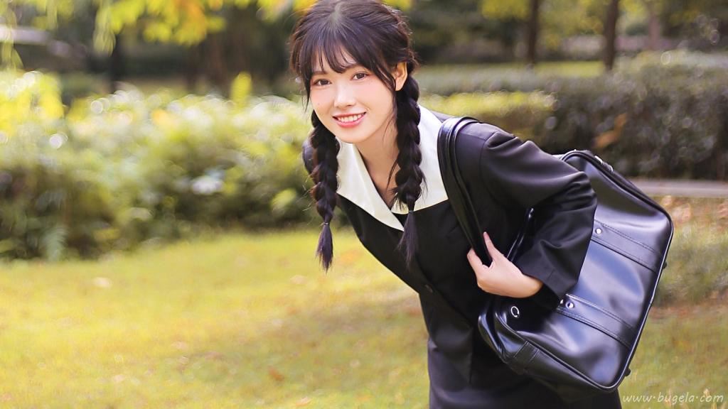 美女秋天户外图片