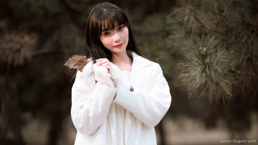 长发美女俏丽迷人图片