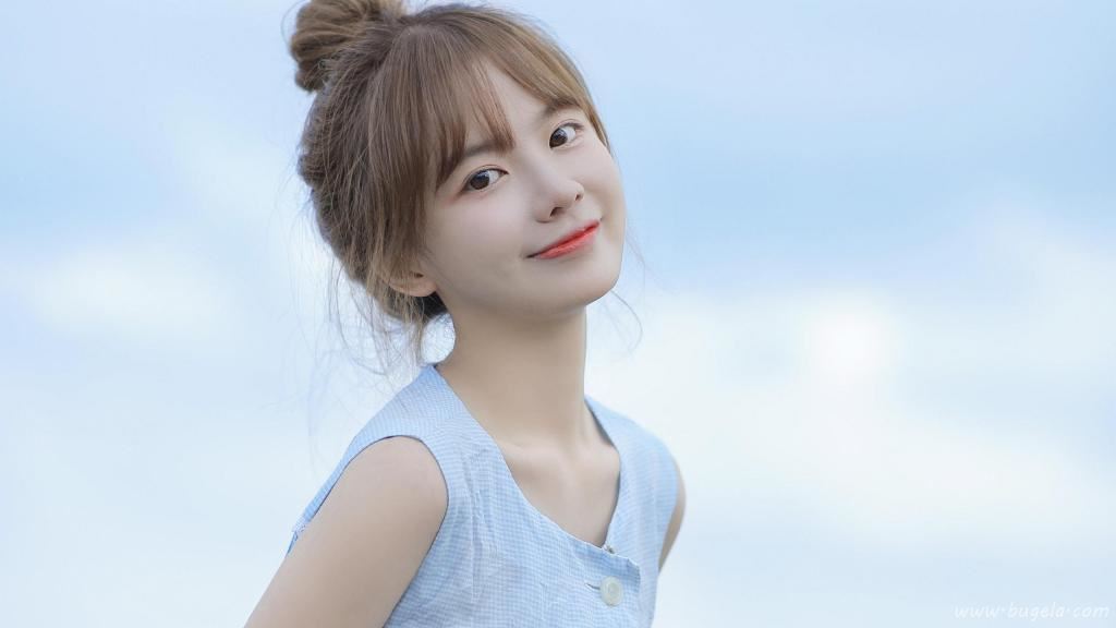 笑容甜美元气美女图片